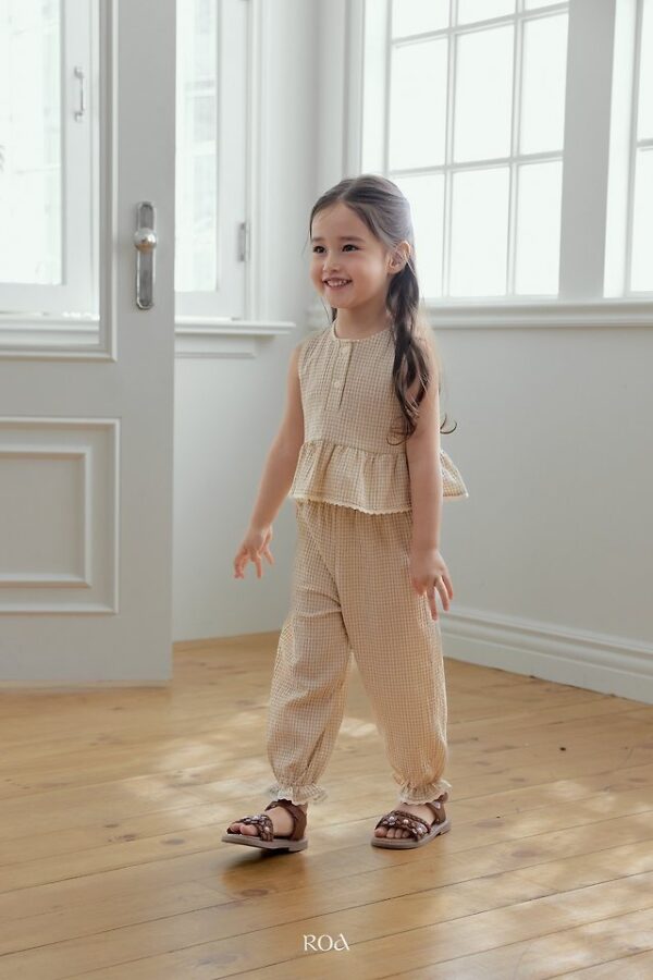 D65EC333-68A1-4E63-B59E-0668930240BC 〖預購〗奶茶格紋套裝