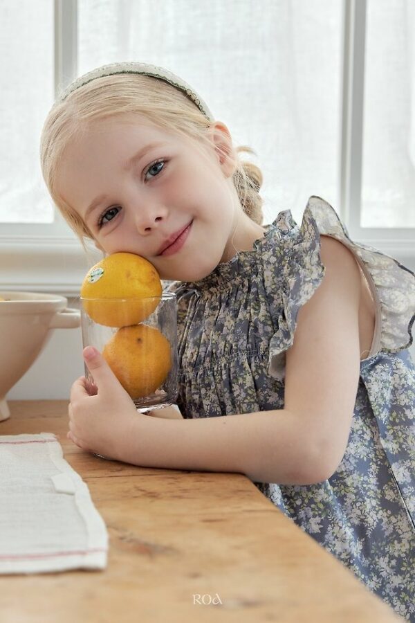 D7C2F4F1-8DA1-4477-9A7E-FECB713AA9E1 〖預購〗碎花輕輕上衣