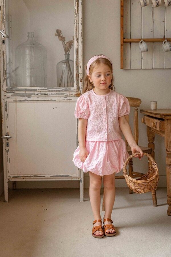 D88F5B5E-2C71-4FA1-9D9B-11D59A695077 〖預購〗吉維尼花園澎袖短上衣