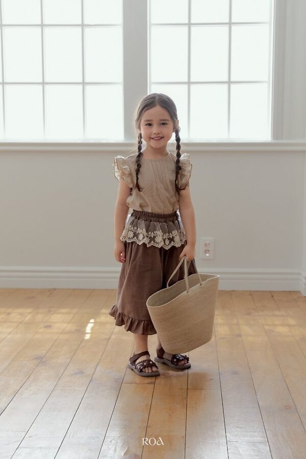 DAAB0922-A7DD-4C72-B336-FCCBF5F28092 〖預購〗亞麻小蕾絲飛袖上衣