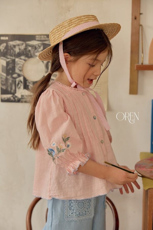 DDC052AE-3CD0-4427-AAFD-ACF5E6A4CEBE 〖預購〗晨間小花拓印上衣