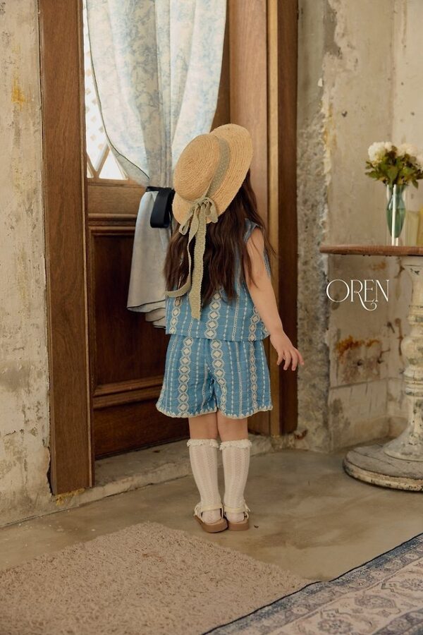 DF2F9521-F070-412D-AF68-04CB090F85B4 〖預購〗珍珠藍細褶刺繡套裝