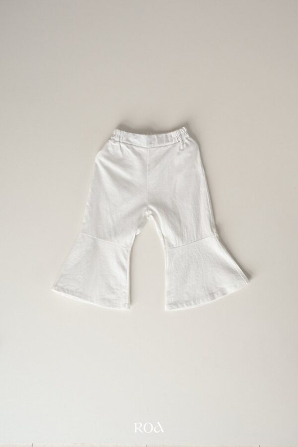 E36F368E-4E1A-482E-A4DB-323DF1A167C3 〖預購〗喇叭剪裁長褲