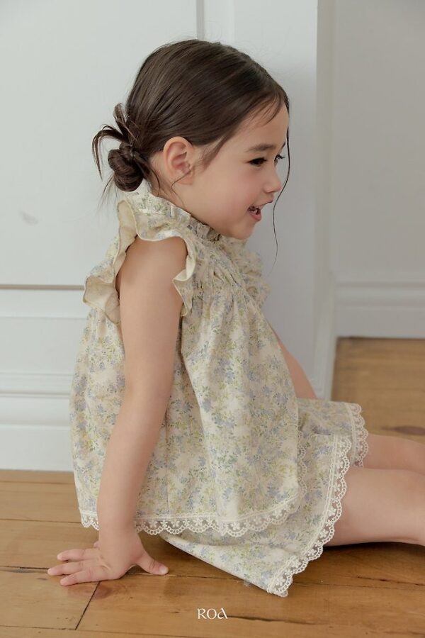 E631C099-5B2E-4C4F-8A30-A659677D0FBD 〖預購〗碎花蕾絲滾邊短褲