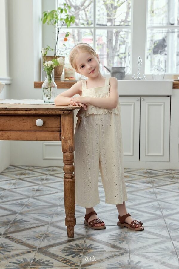 E6BC1660-DB82-4768-9DBE-49A311AAA696 〖預購〗燒花蕾絲連身褲