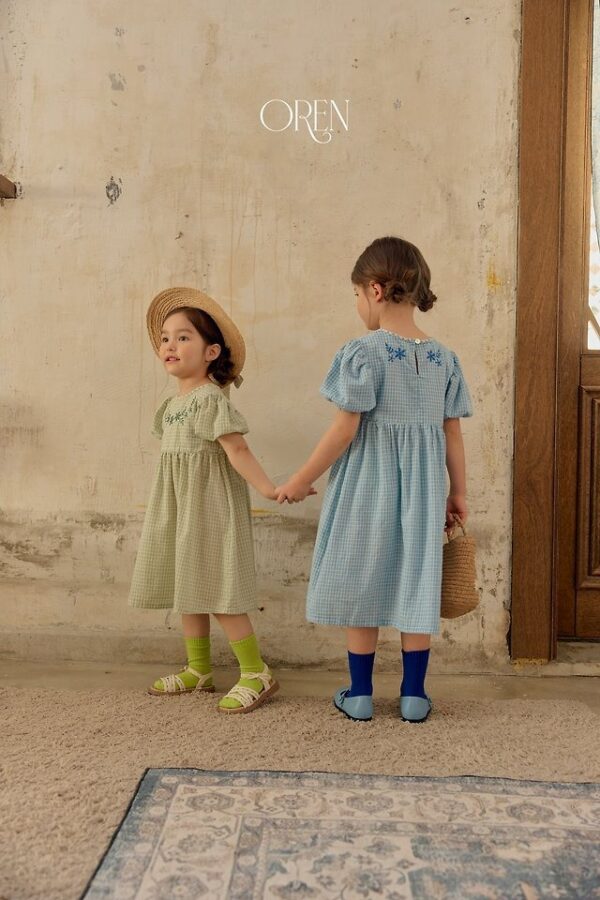 E6C9F7F5-6EDE-45C3-A8CC-0FDAEC173D86 〖預購〗膠卷餘片碎花連身裙