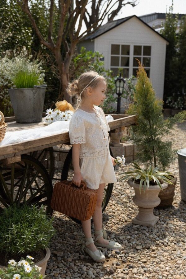 E9427777-0EEB-4A83-9FA7-207C571F74BE 〖預購〗粹白蕾絲式套裝