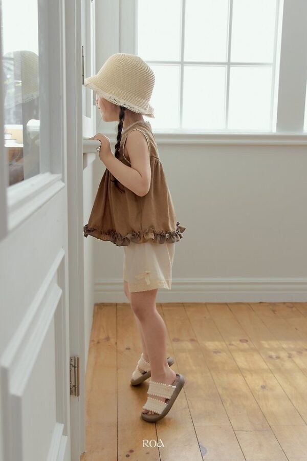 E9D6FB79-386C-44AF-AFBF-E5042E5F0DDA 〖預購〗荷葉邊優雅上衣