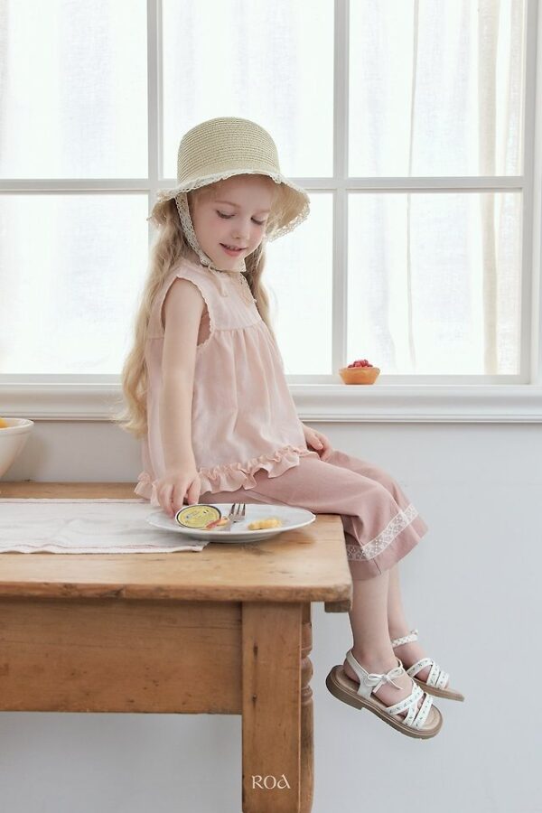 EAF3DF93-99EF-4B3B-99EB-6688C0590CA4 〖預購〗荷葉邊優雅上衣