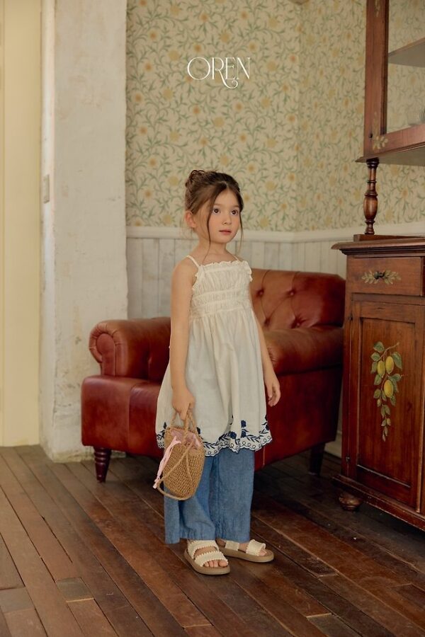 F00A7AC3-3C2A-4601-AFAC-37E9F897FAED 〖預購〗弦線共振細帶洋裝