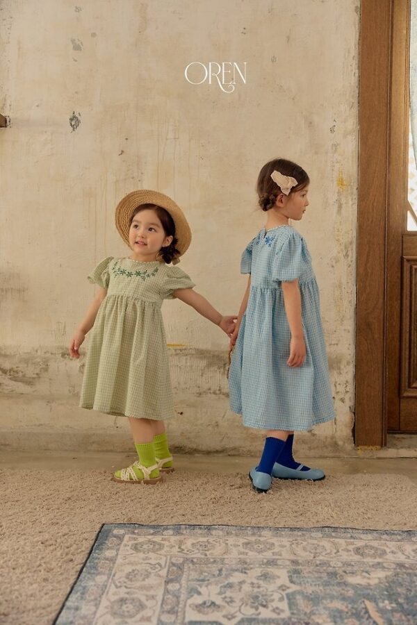 F0847A3F-EC0A-4CDB-AD7A-E0298CFD744A 〖預購〗膠卷餘片碎花連身裙