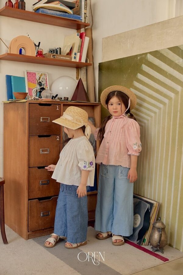 F7491E3F-CFB4-4A4C-8B50-08AF4E71D522 〖預購〗晨間小花拓印上衣