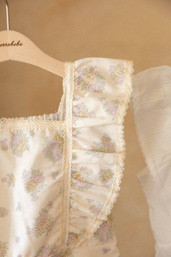 F8A172A8-CA36-4B7B-B842-442DC0540AD5 〖預購〗盛夏花綻上衣