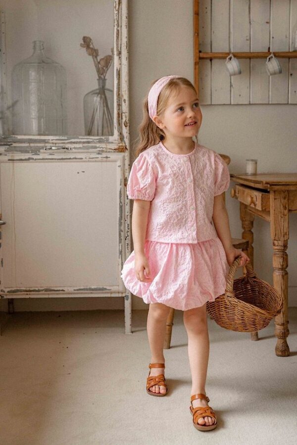 F8C025C8-228A-41A2-A76B-380EC8FBC925 〖預購〗吉維尼花園澎袖短上衣