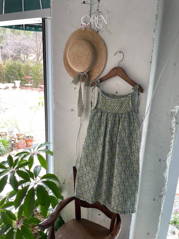 FE44BAE7-ADC7-466E-B4E4-FF122F48ADB0 〖預購〗星圖輕盈碎花吊帶裙