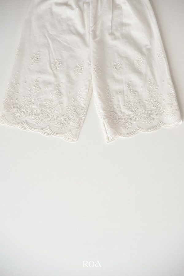 FE499FB9-16F3-46C9-9C44-5EED5965F07C 〖預購〗純棉蕾絲花影褲