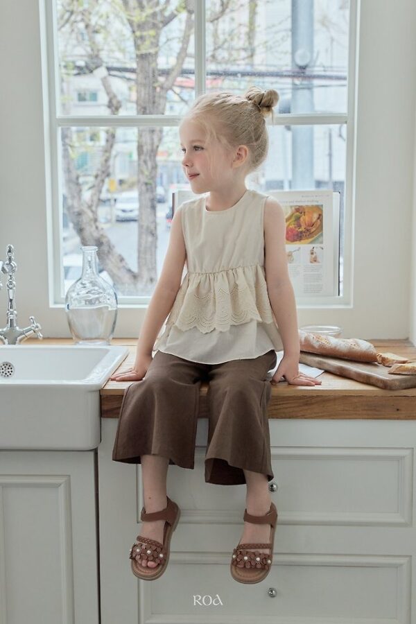 FE536B70-96CA-4E39-880D-6B24937E4ADA 〖預購〗喇叭剪裁長褲