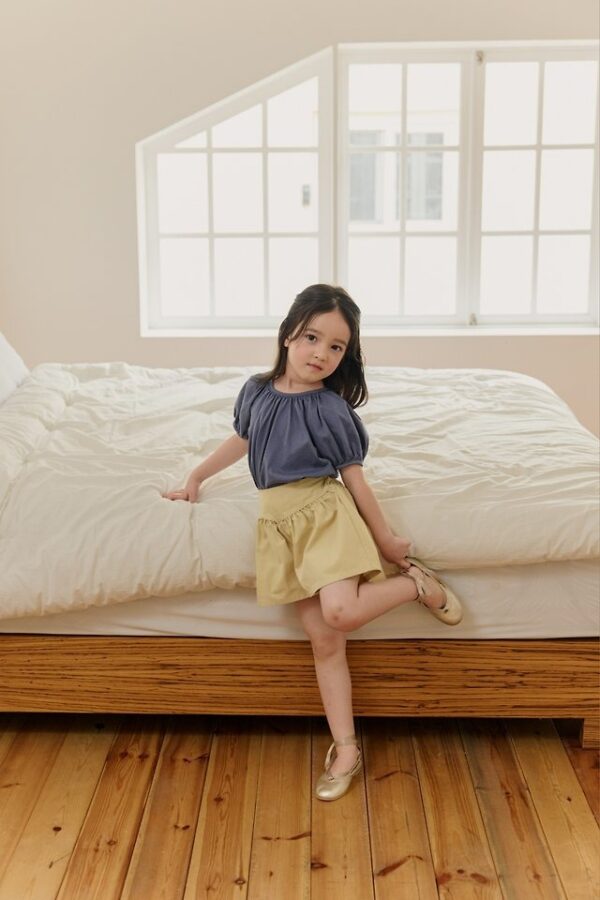 05C1E914-00A2-4AB5-AC6B-C9DA5D74C30C 〖預購〗皺褶澎袖棉質上衣