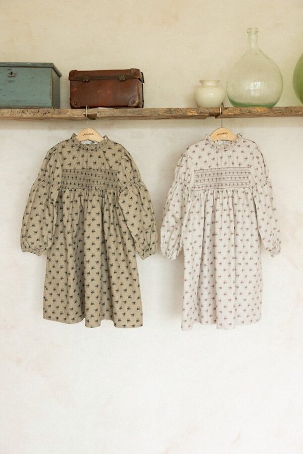 4DD2C0FF-2A47-4D71-A072-C4D740B12774 艾薇抓皺澎袖洋裝