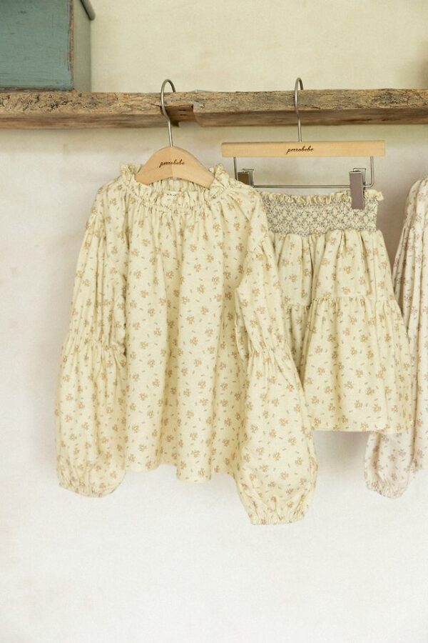 7D575A6A-A706-420D-8321-548F32B7C8A5 艾拉花朵滾邊裙