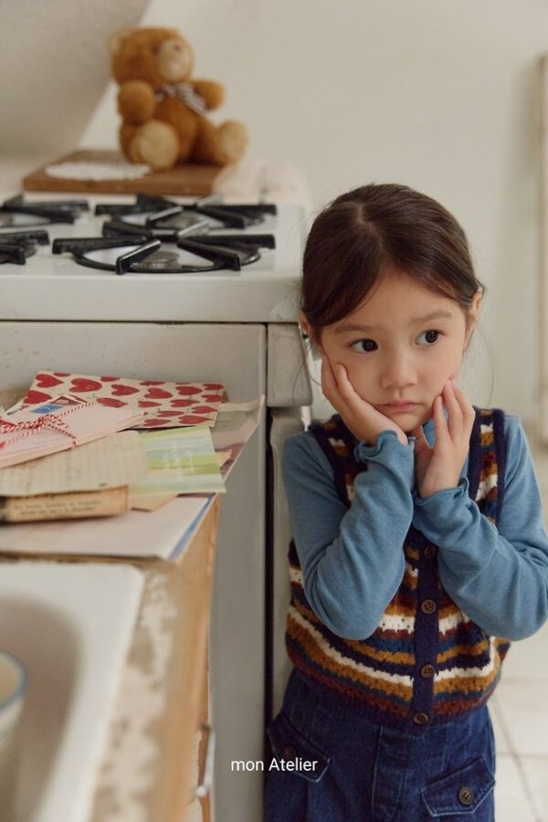 34E77B9C-6854-46ED-B063-3B75286E28AF 多色條紋針織背心