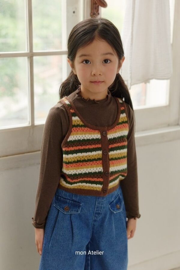 371CB7AF-1255-4DA9-AE9D-20A624F90E48 多色條紋針織背心