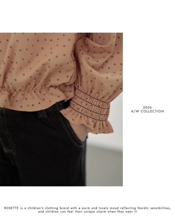 46D28468-2AD4-488F-B6E1-CD2404ADD25E 艾薇滾邊上衣