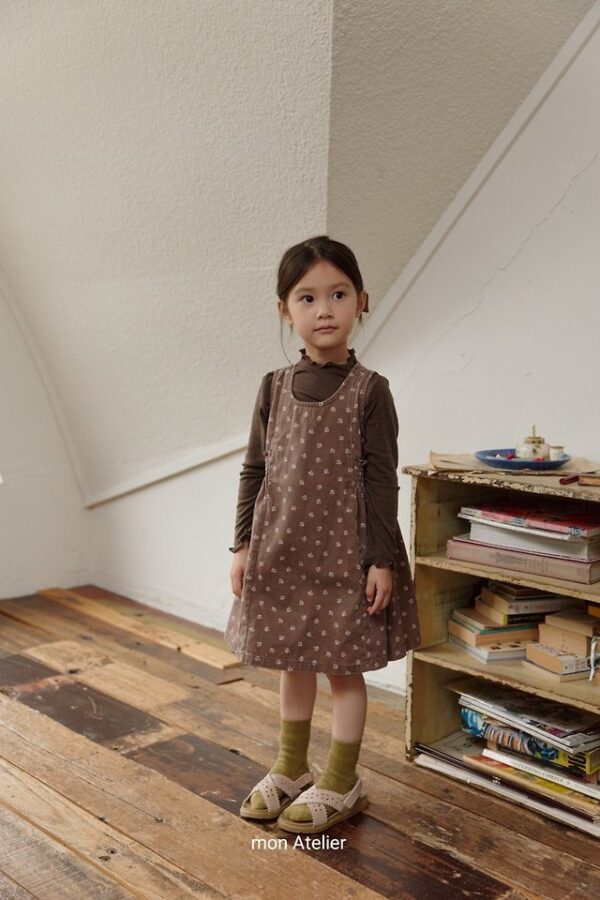 622B4B8D-69FD-464D-9822-995A6C690C63 印花吊帶洋裝