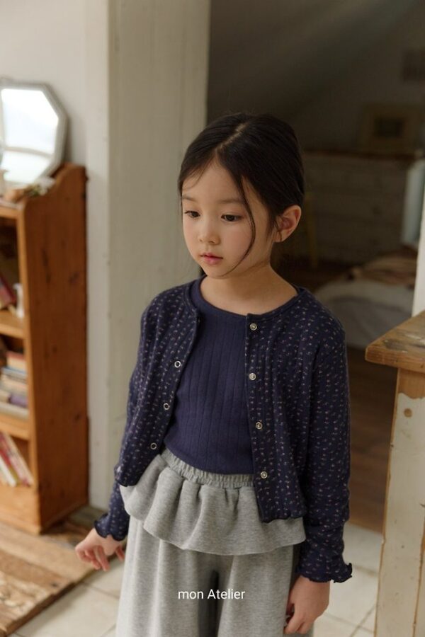 76C0B075-5680-4C25-8F65-69E0191BC44A 鏤空針織外套
