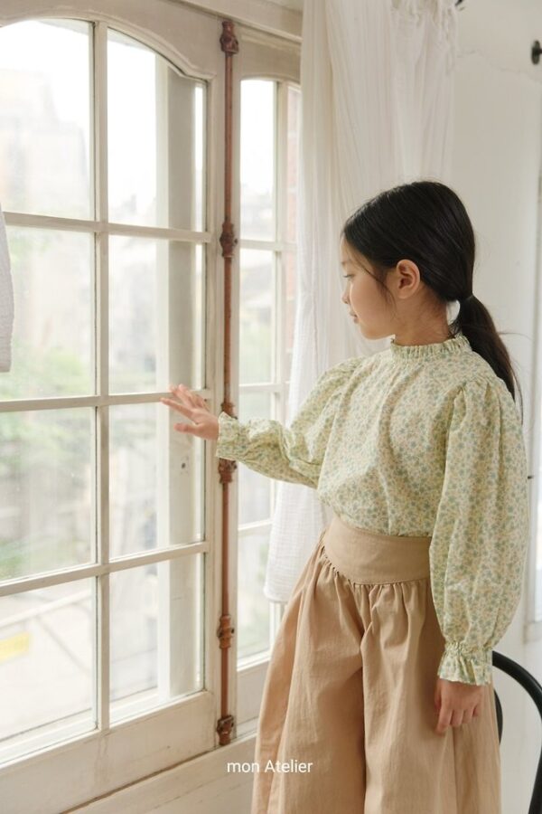 7ADBC659-419F-4741-9C52-7C8749281E71 雛菊印花上衣