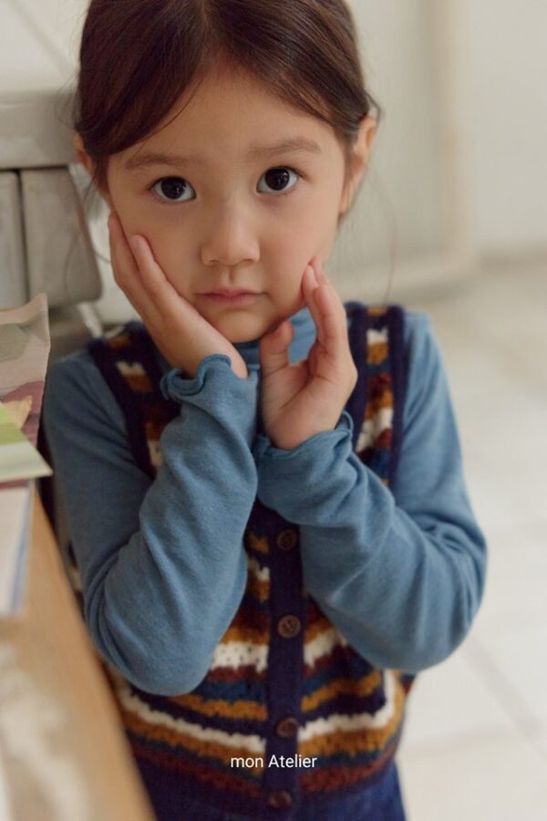 A2DBBE5B-A0DF-42B9-9476-4A565DE9726D 多色條紋針織背心