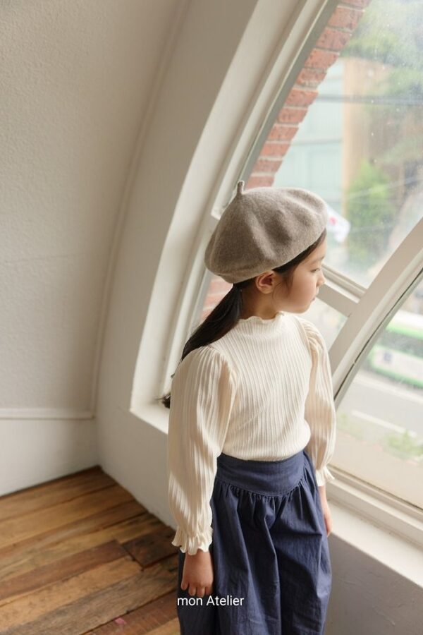 F2BF9A21-75DE-4DB1-8881-C010B80DA4A4 羅紋泡泡袖上衣